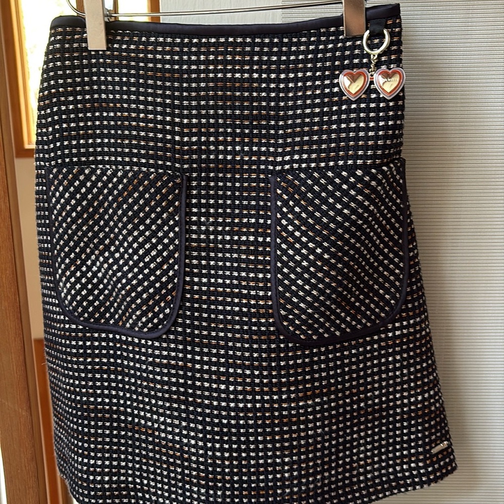 Ted baker skirt in excellent condition.